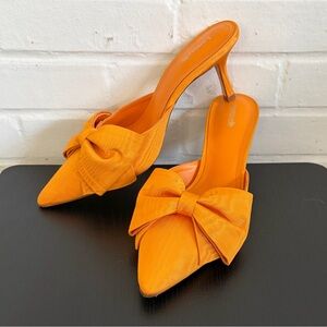 Larroudé Mini Elle Pump in Mango Fabric, SZ 9 NWOB MSRP $330
